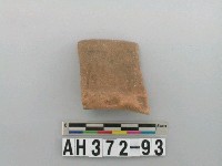 藏品(灰褐色夾砂陶口緣)的圖片